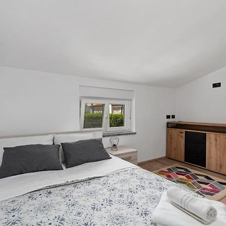 Holiday Home Sea Premantura Ngoại thất bức ảnh